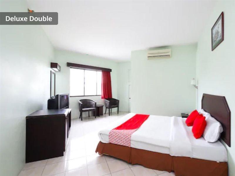 Grand Supreme Hotel Kuching Exterior photo