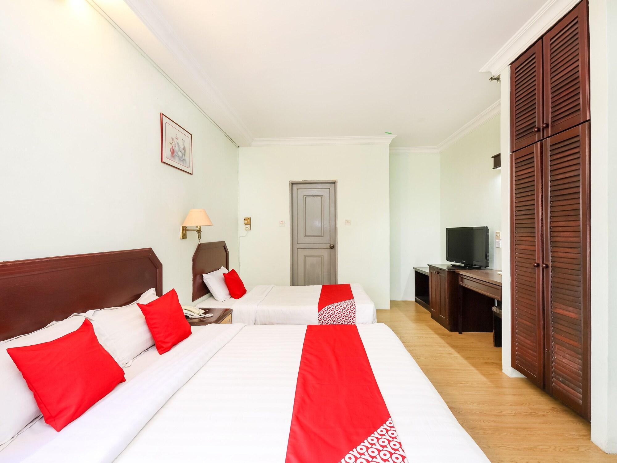 Grand Supreme Hotel Kuching Exterior photo