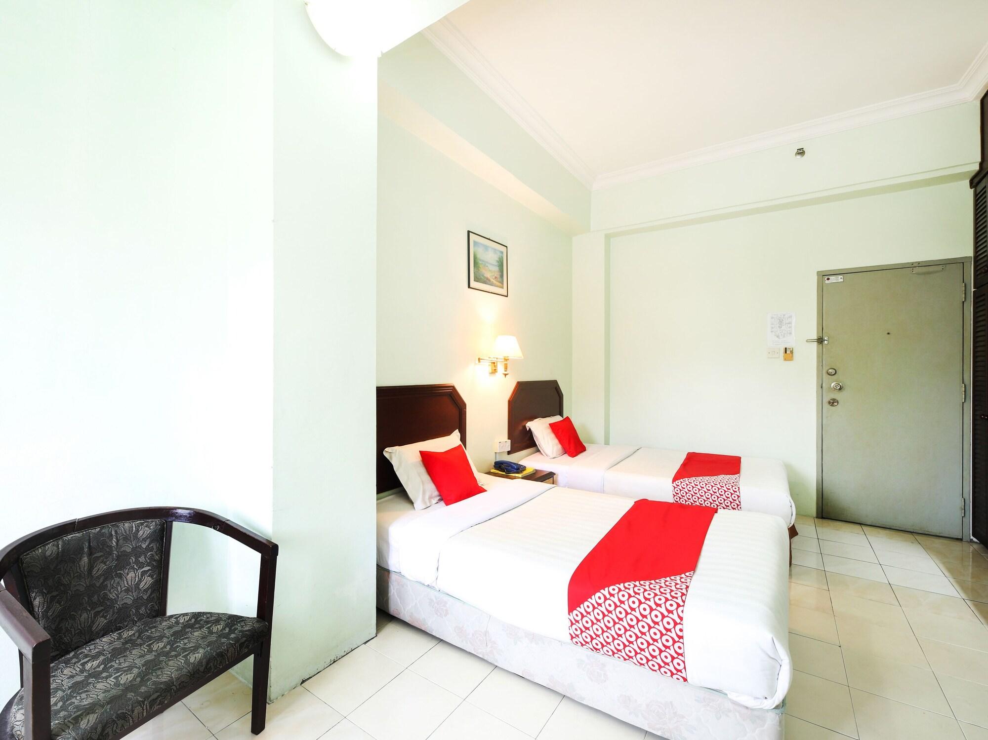 Grand Supreme Hotel Kuching Exterior photo