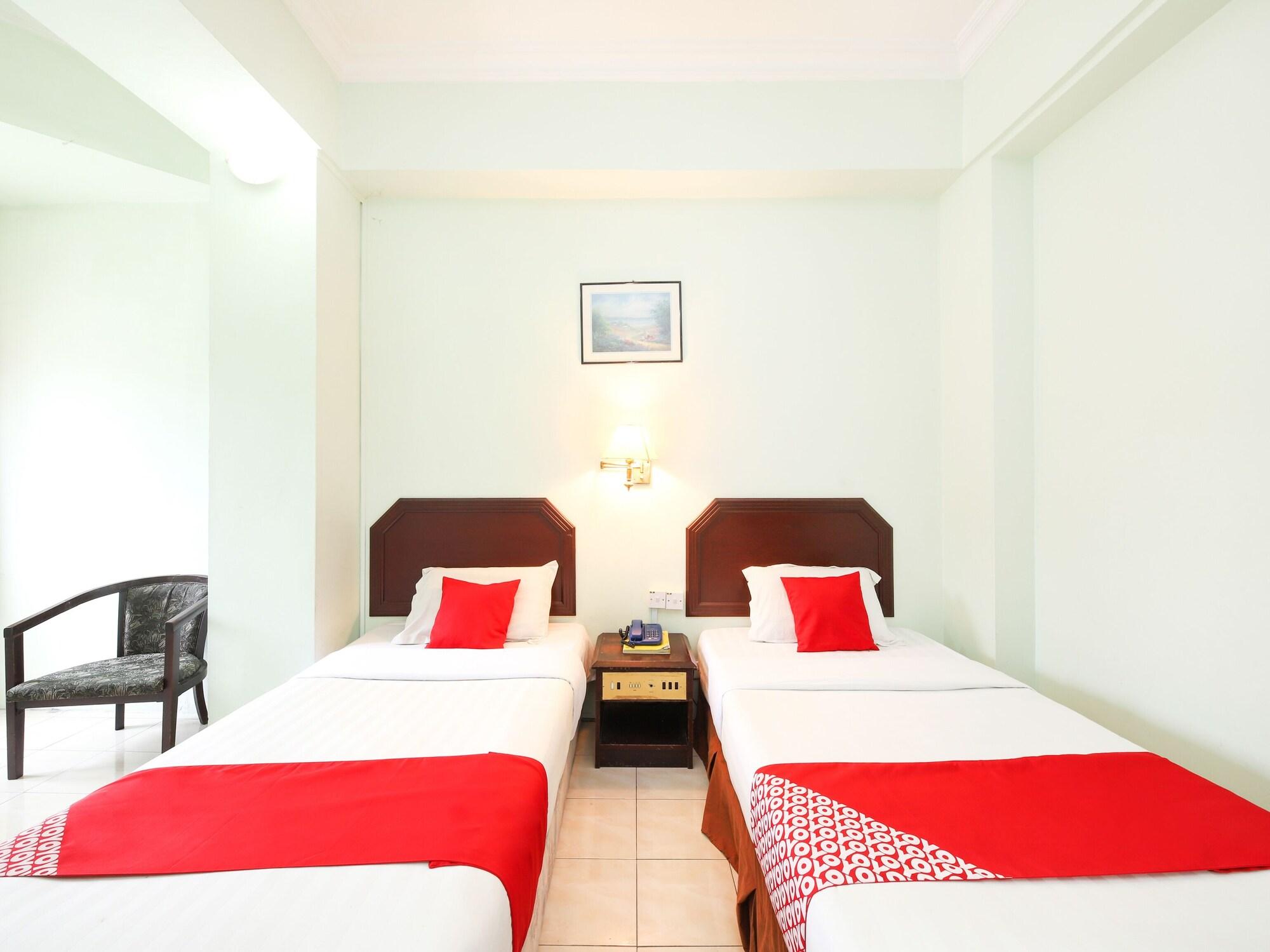Grand Supreme Hotel Kuching Exterior photo