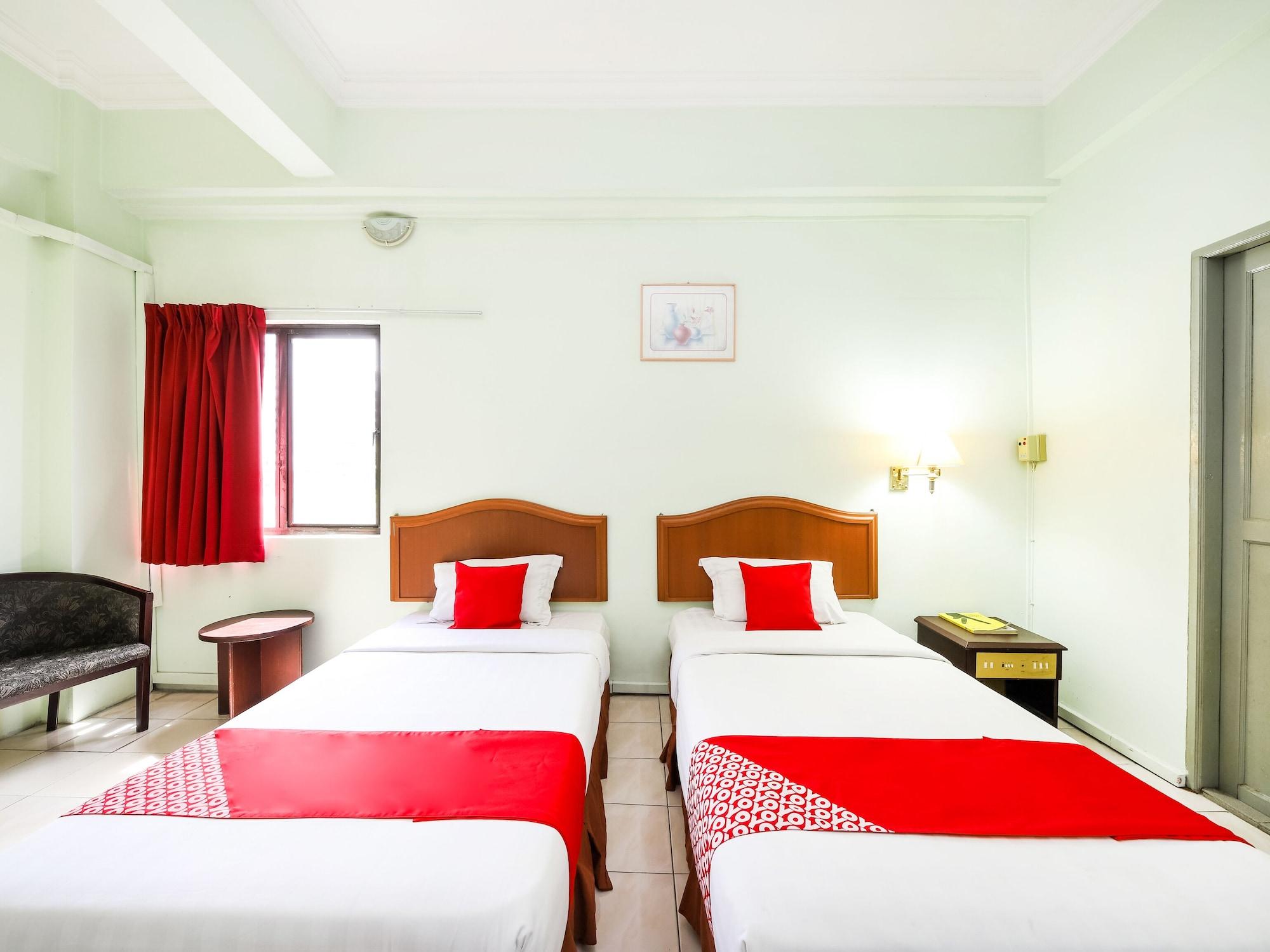 Grand Supreme Hotel Kuching Exterior photo