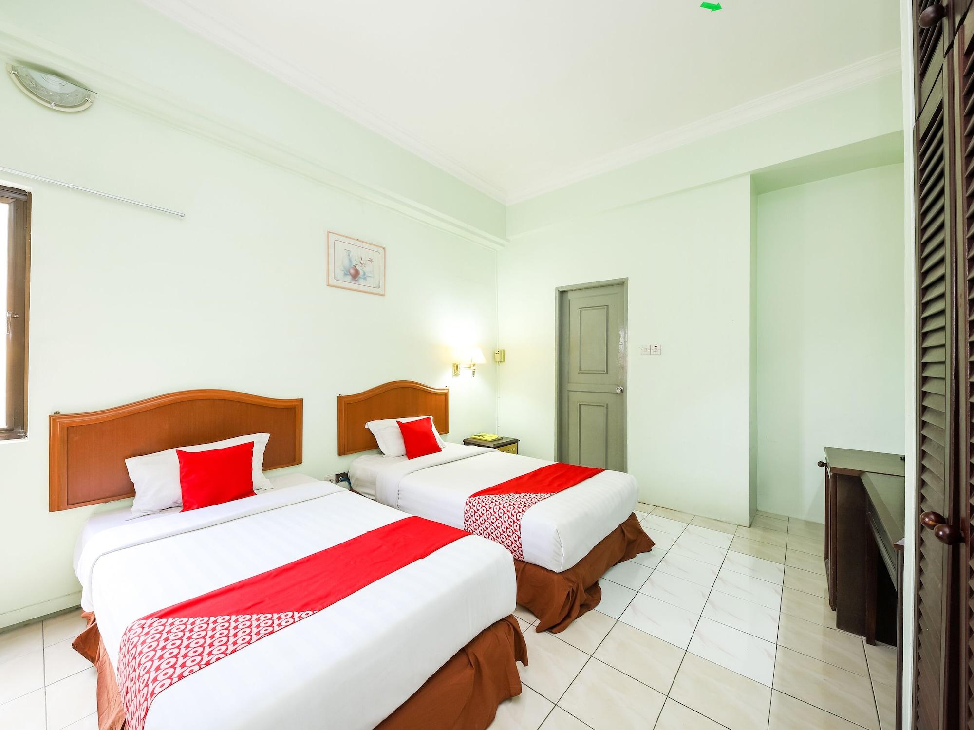 Grand Supreme Hotel Kuching Exterior photo