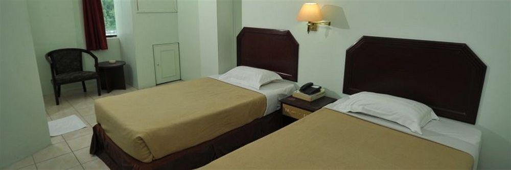 Grand Supreme Hotel Kuching Exterior photo