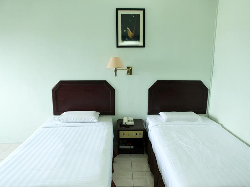 Grand Supreme Hotel Kuching Exterior photo