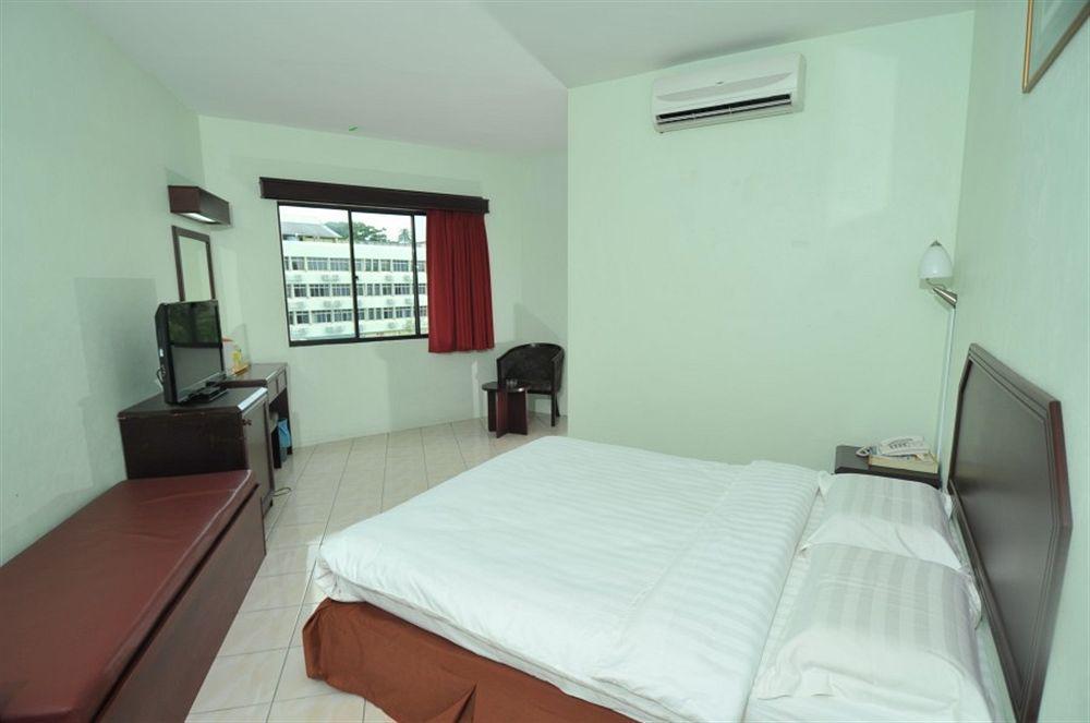 Grand Supreme Hotel Kuching Exterior photo