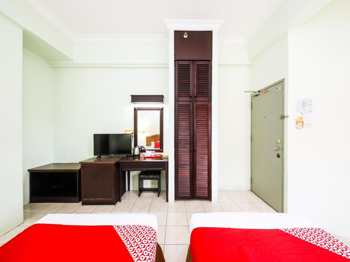 Grand Supreme Hotel Kuching Exterior photo
