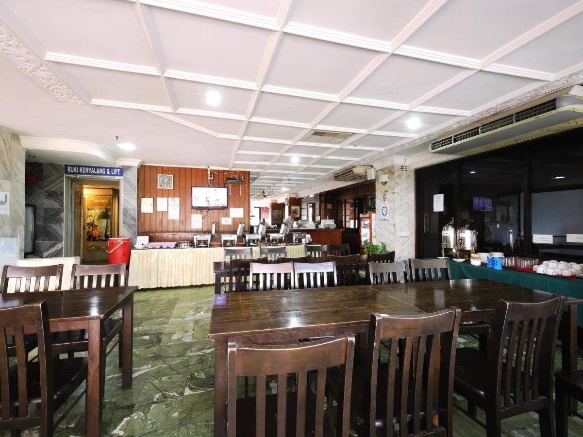 Grand Supreme Hotel Kuching Exterior photo