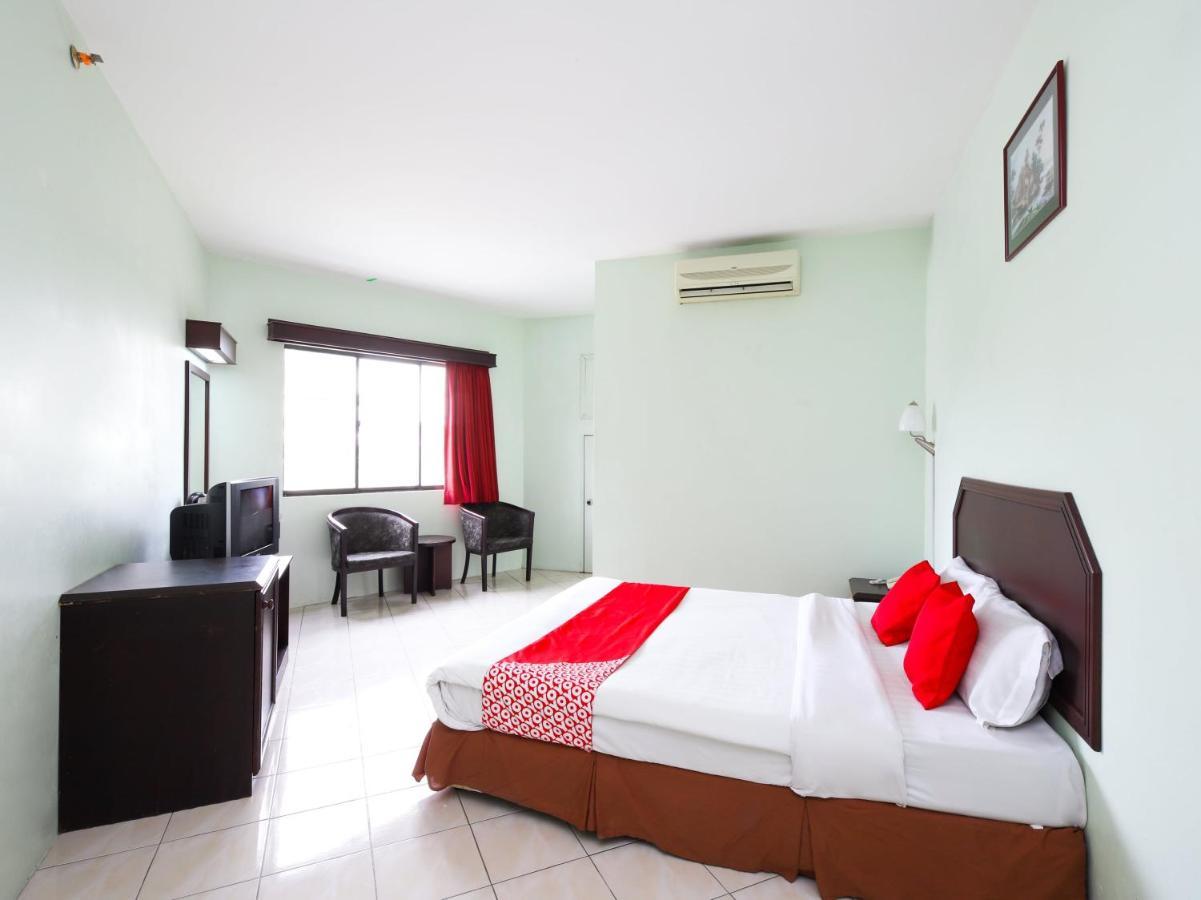 Grand Supreme Hotel Kuching Exterior photo